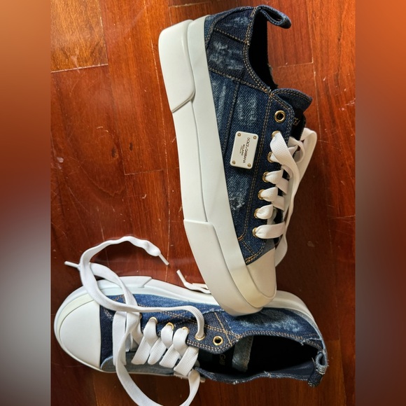 DOLCE & GABBANA SNEAKERS SIZE 39 FITS US SIZE 8.5. IN GREAT CONDITION. WORN ONCE - Picture 3 of 6